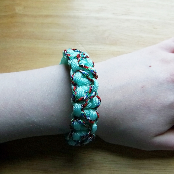Mint Green Heart Paracord Bracelet - Picture 2 of 6